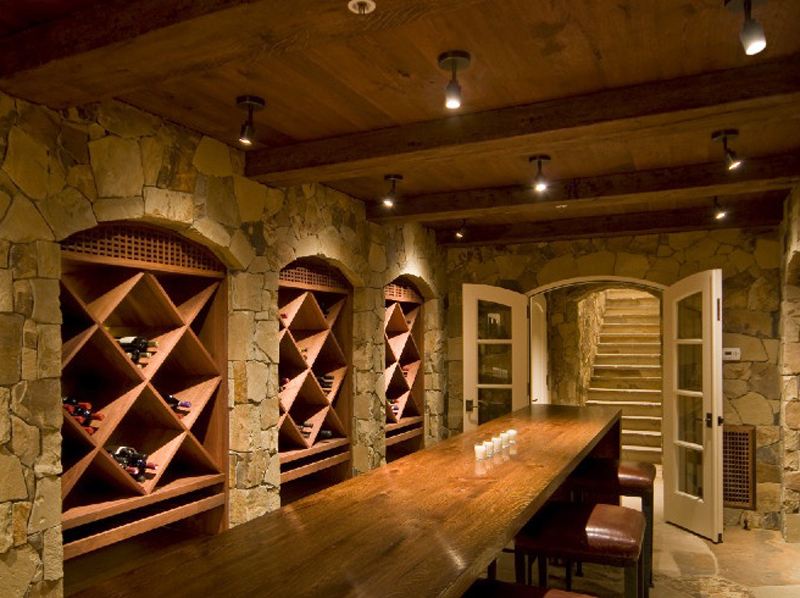 地下室潮濕:原因和解決方案 地下室除濕機安裝